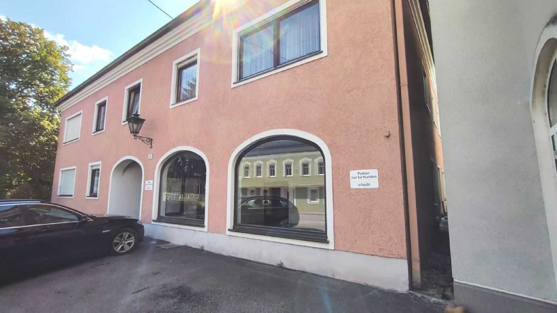 Attraktive Verkaufsfläche im Zentrum von Altheim – 83 m² mit großen Fensterfronten