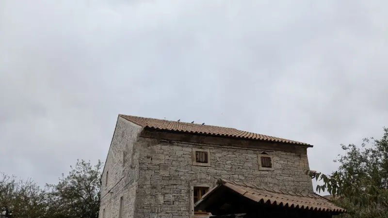 Generalsanierte Reihenhäuser aus Stein in Mrgani nahe Rovinj (ca. 11km Luftlinie) — Bild 2