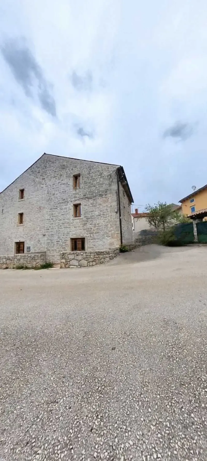 Generalsanierte Reihenhäuser aus Stein in Mrgani nahe Rovinj (ca. 11km Luftlinie) — Bild 4