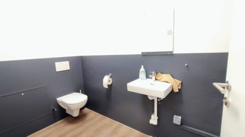 Attraktives Geschäftslokal mit Fensterfront - 85m2 -  Ostermiething — Bild 5
