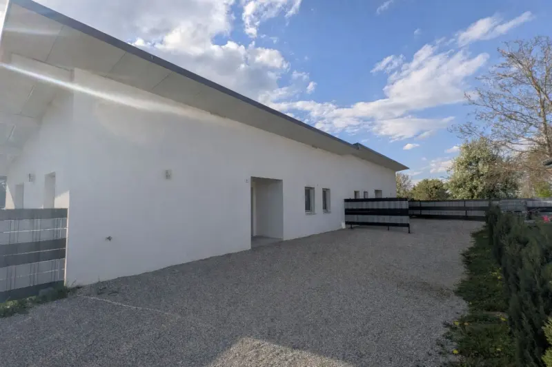 Bungalow Doppelhaushälfte mit 4 Schlafzimmern — Bild 2