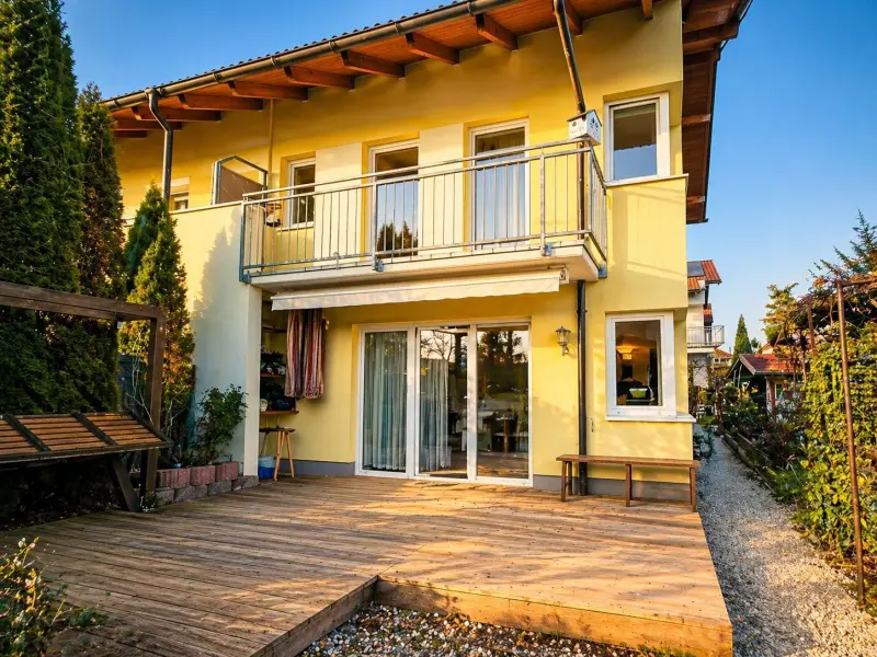 Ihr neues Zuhause: Sonniges Eckreihenhaus mit Dachgeschoss & Südgarten — Bild 2